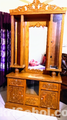 ড্রেসিং টেবিল